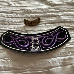 2004 Harley Davidson patch and pin